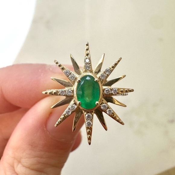 Gold and Emerald Sunburst Ring - Picture 4 of 14